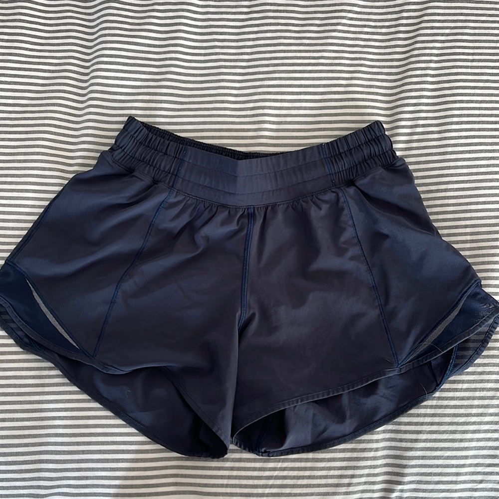 Lululemon hotty hot shorts low rise 4’ navy